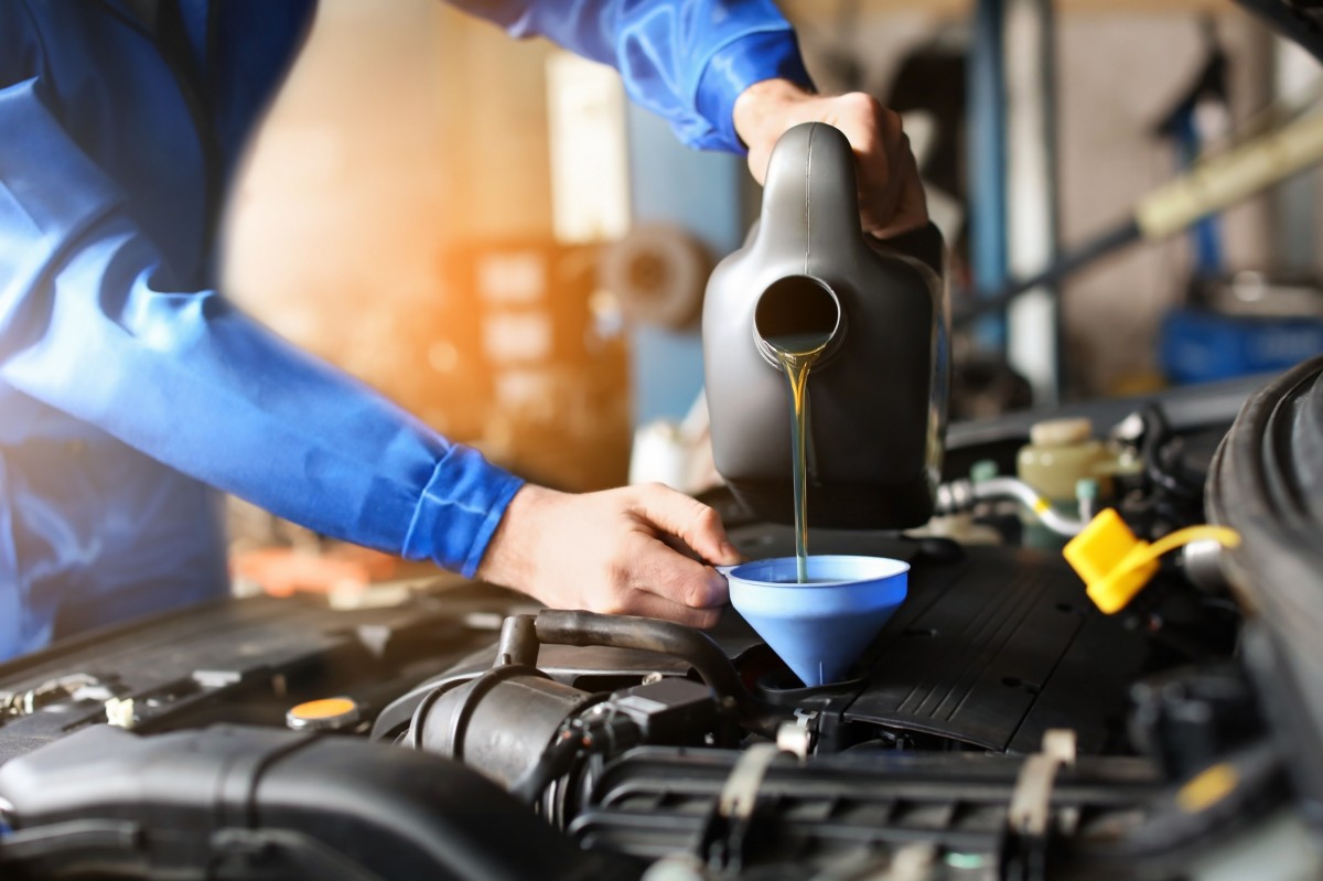 oil being put into the car